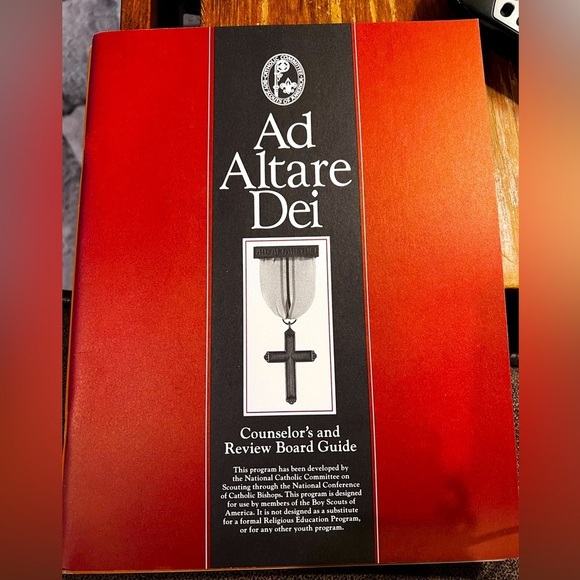 New Ad Altare Dei Counselor and Review Board Guide. Catholic Emblem - Picture 1 of 3